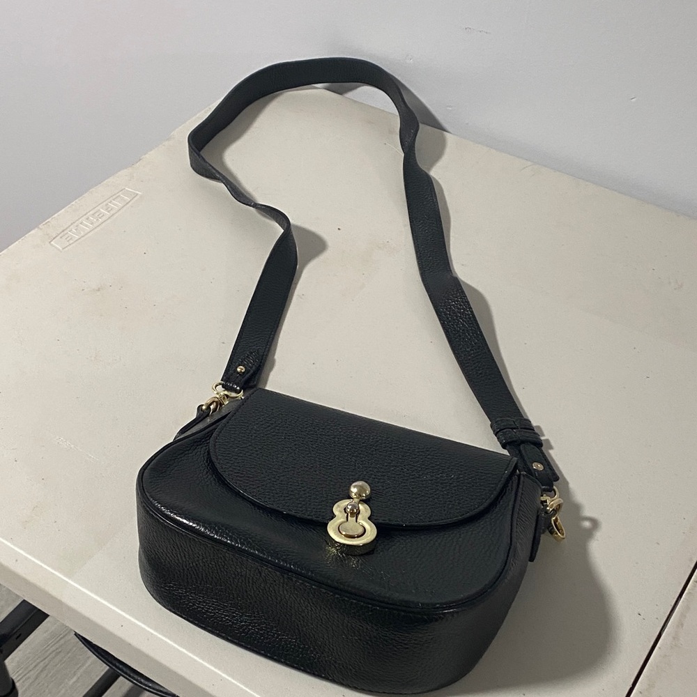 Elegant Black Leather Shoulder Bag